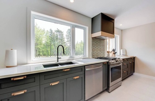 Beaupre Cottage | Unit 206 ski-in/ski-out - 4 bedrooms chalet for 12 people