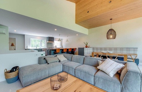 Beaupre Cottage | Unit 206 ski-in/ski-out - 4 bedrooms chalet for 12 people