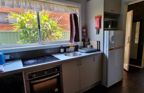Greenhills Beach Apartment | Unit 3 - Cosy apartment near Wanda Beach & Cronulla Golf course - 5 minute walk