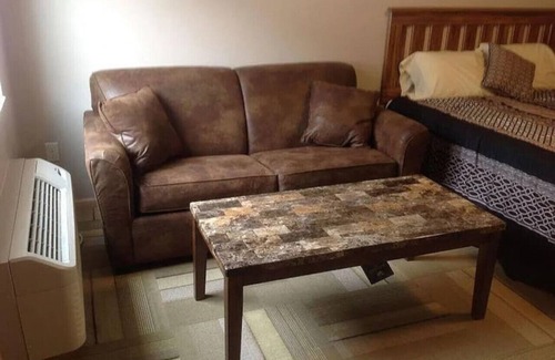 Harvey Apartment | Unit 3: Cozy Studio Microhotel with full kitchen