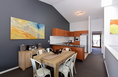 Huskisson Apartment | Unit 3 - Modern 2BR Apartment on Huskisson Main Street By Nautilus Apartments