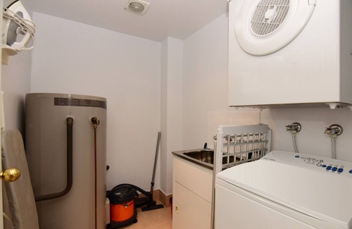 Huskisson Apartment | Unit 3 - Modern 2BR Apartment on Huskisson Main Street By Nautilus Apartments