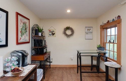 North Berwick Apartment | Unit 4 -The Green Room- Abbott Brook Inn