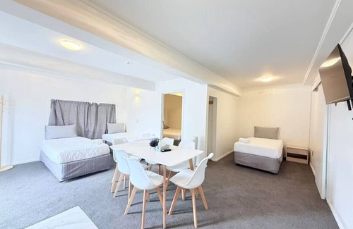 Rotorua Hotel | Unit 5, Fenton Summer Lodge