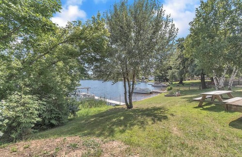 Long Lake Cabin | Unit 5 Long Lake Lodge - Lakefront - 1 bedroom - Beach+Kayaks