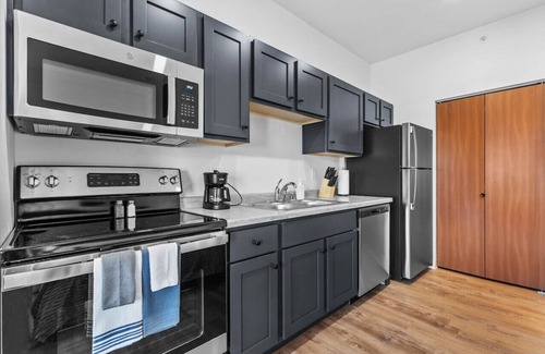 Neenah Apartment | Unit 6 Fox Flats Studios @ Neenah, WI