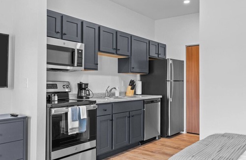 Neenah Apartment | Unit 6 Fox Flats Studios @ Neenah, WI