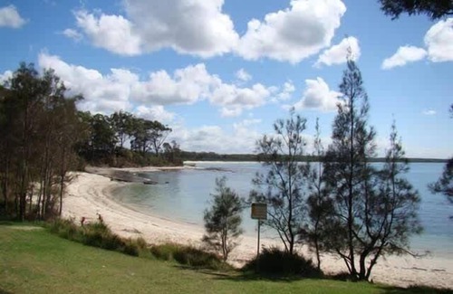 Huskisson Apartment | Unit 6 - Modern Studio Huskisson main street By Nautilus Apartments Jervis Bay