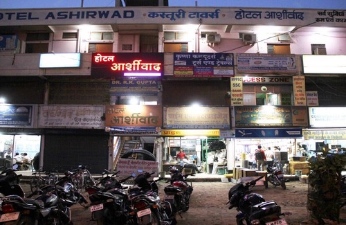 Jabalpur House | Unit 9 Beautiful and clean room for rent