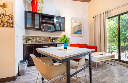 El Cerro Villa | Unit 9 Tico Tico Villas Tree Villa