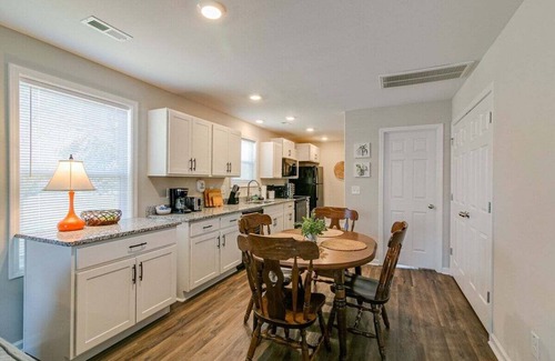 Clarksville House | Unit #A 1010 Franklin St