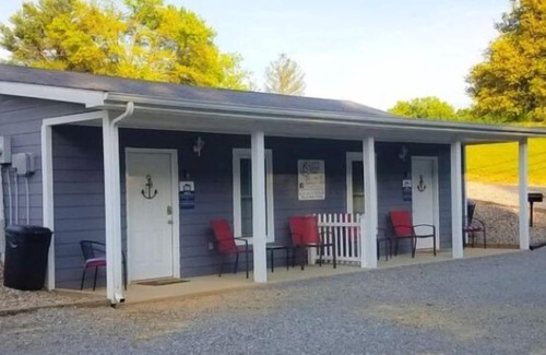 Jamestown Cottage | Unit A - 2 queen beds, 1 full bath, sleeper sofa, close to lake