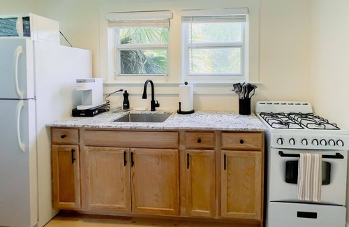 Lake Worth Apartment | Unit B - 1BR - Near DT Dining, Bars, + Beach
