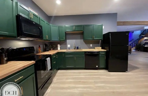 Clarkdale House | Unit #B: Down the Rabbit Role Amazing Views