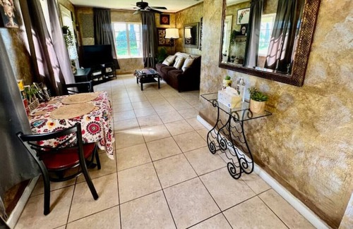 Windermere House | UNIT B · Lakeside Boho Bungalow in Windermere, 1GB WiFi