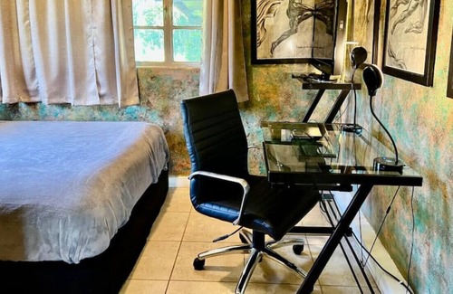 Windermere House | UNIT B · Lakeside Boho Bungalow in Windermere, 1GB WiFi