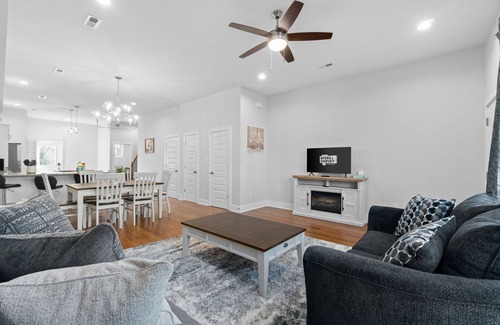 Clarksville House | Unit #C 527 N 1st St