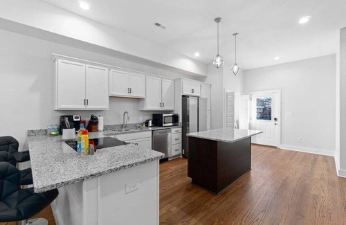Clarksville House | Unit #C 527 N 1st St