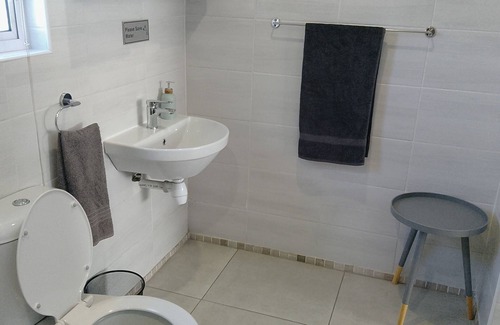Parow Apartment | Unit Elaine, a cozy 1-bedroom apartment in serene Cape Town with free WiFi.