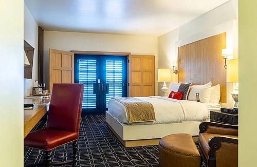 San Jose Hotel | Unit with Jacuzzi! Near Winchester Mystery House w/Parking! Rooftop Terrace