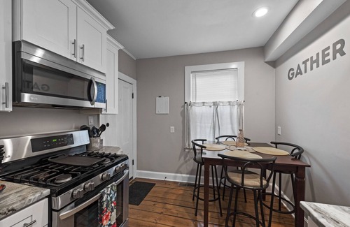 Salem House | Unit1 Beautiful PRIVATE LARGE 3 bedroom/2 bath townhome. Close to ALL HISTORIC