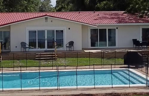 Florida Center House | Universal Studios LAKE HOUSE RETREAT with 5 bedrooms and a private pool.