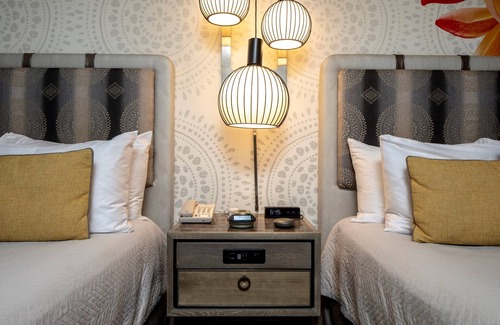 Florida Center Hotel | Universal’s Loews Royal Pacific Resort