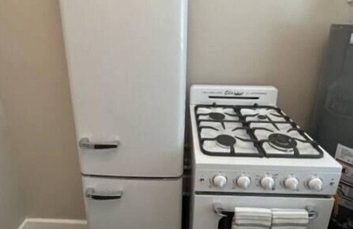 West University Apartment | University Blvd 1BR #12 and Free Parking