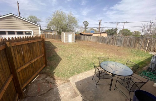 Lubbock House | University Cottage Ŧnn