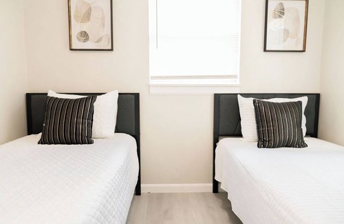 University Apartment | University Suites #102A