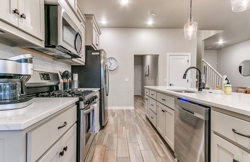 Wheatland House | Unleash Your Family’s Next Adventure: Stunning 4 Bed in Yukon!