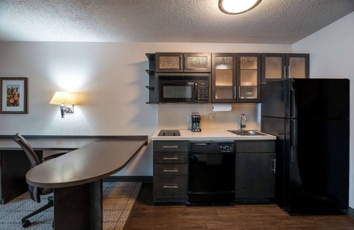 Fossil Creek Hotel | Unlimited Family Fun! 4 Units, Near Fort Worth Zoo! Outdoor BBQ Grill, Parking!