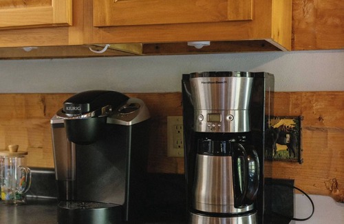 Sevierville Cabin | Unmatched Family Retreat I Pickleball I Basketball I Arcade I Playroom I Bar