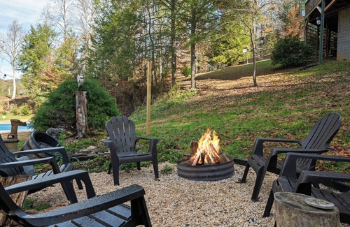 Sevierville Cabin | Unmatched Family Retreat I Pickleball I Basketball I Arcade I Playroom I Bar