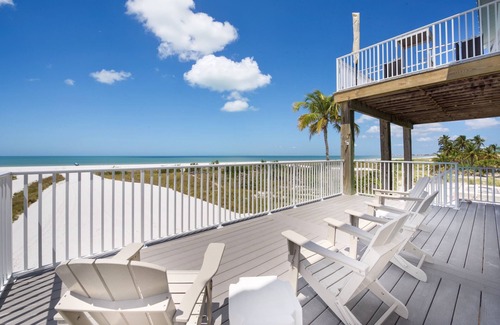 South Island House | Unobstructed views of the beach from Lone Palm Retreat