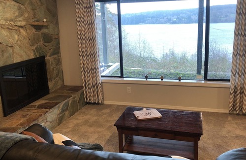 Olalla House | Unobstructed view of the Puget Sound and Vashon Island