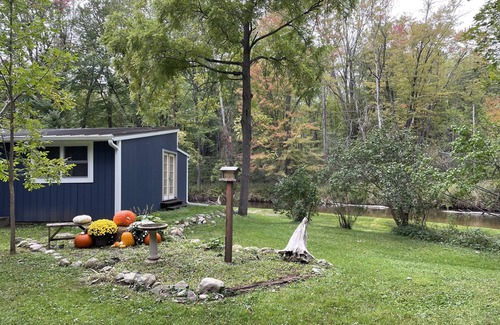 Marion House | Unplug and kick back! Simple, relaxing cabin on the Clam River.