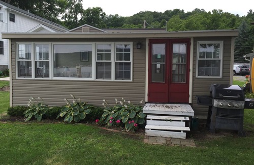 Conesus Cottage | Unplug And Unwind On The Point. Family Friendly, Nearby Historic Geneseo, NY