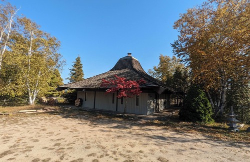 Lake Township Cabin | Unplug, Unwind, and Escape at Lwardcove's private beach!