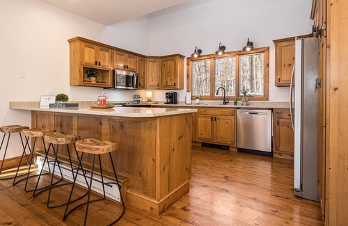 Blakeslee House | Unsalted Memories | Lakefront Cottage, Hot Tub!