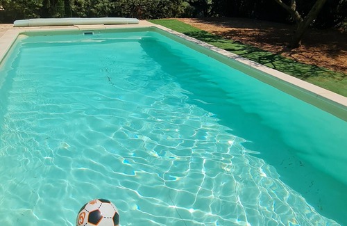 Aups Cabin | Unusual fully air-conditioned accommodation in the Verdon with free parking and swimming pool