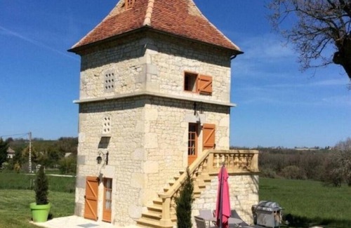 Pern House | Unusual Gîte Le Pigeonnier