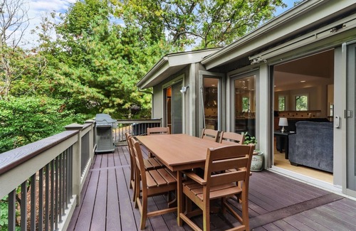 Fontana House | Unwind at the Novel Nest in Abbey Springs
