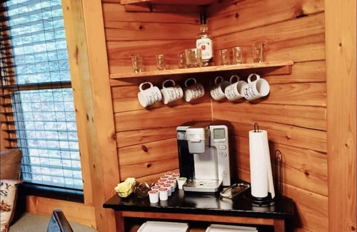 Sevierville Cabin | Unwind and enjoy the Great Smoky Mountains in Style!