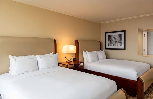 Alexandria West Hotel | Unwind and Indulge In Our Oasis! 2 Swimming Pools, Pet-friendly Property!