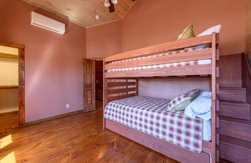 Todd House | Unwind and Recharge at Majestic View Cabin