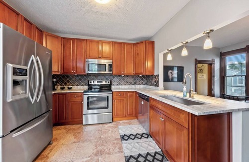 Victorian Village Condo | Unwind and relax in this idyllic Short North hangout.