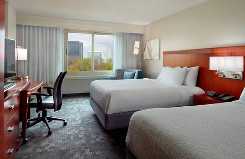 Home Park Hotel | Unwind and Stay at Atlanta Hotel! 2 Modern Units, Pets Allowed, Seasonal Pool!