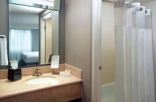 Home Park Hotel | Unwind and Stay at Atlanta Hotel! 2 Modern Units, Pets Allowed, Seasonal Pool!