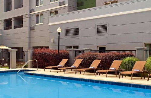 Home Park Hotel | Unwind and Stay at Atlanta Hotel! 2 Modern Units, Pets Allowed, Seasonal Pool!